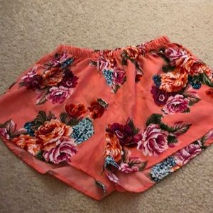 💜Coral floral print shorts